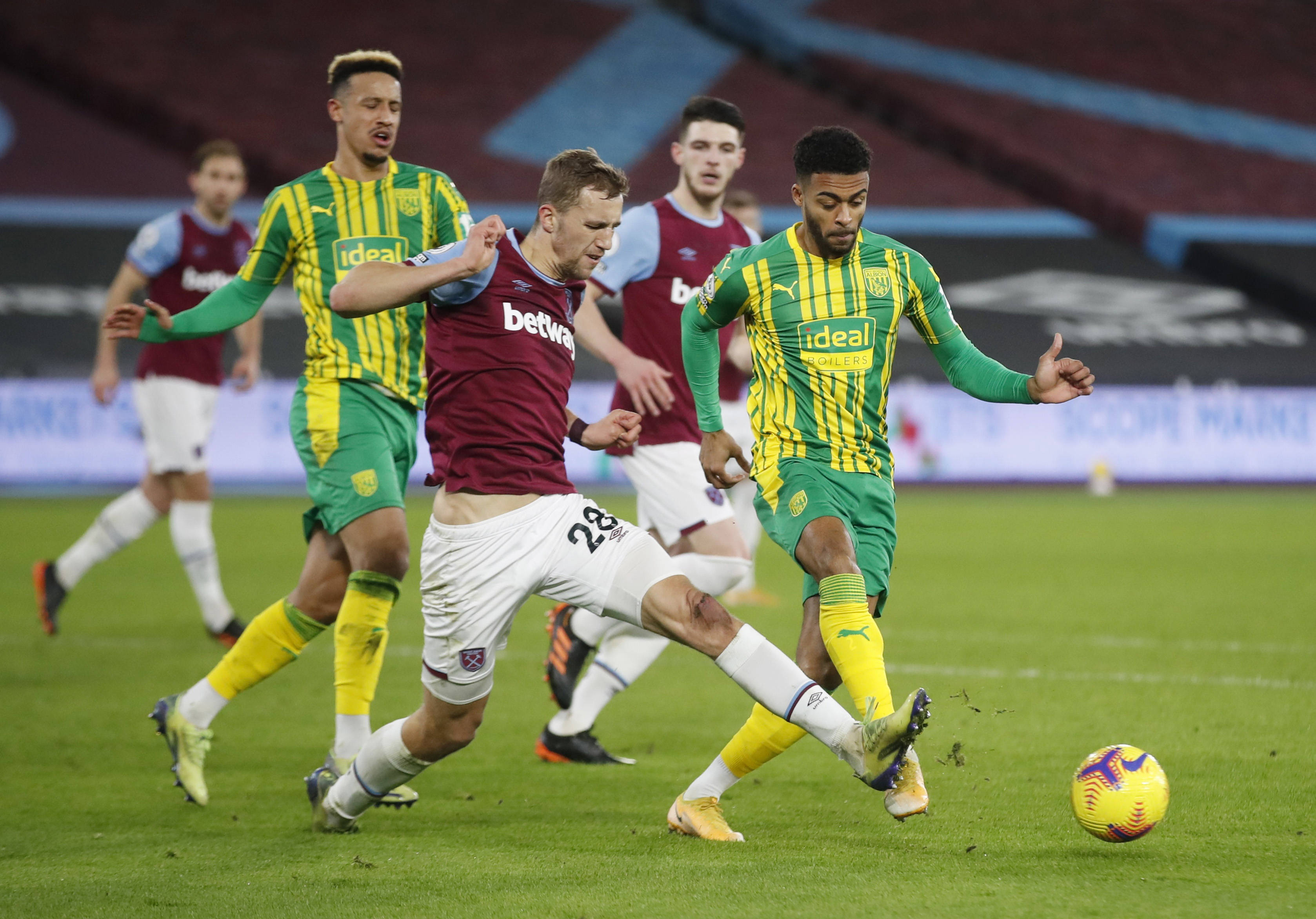 员不仅在场 员不仅在场