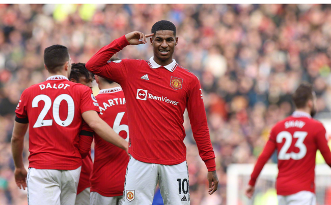 球迷们不仅 球迷们不仅